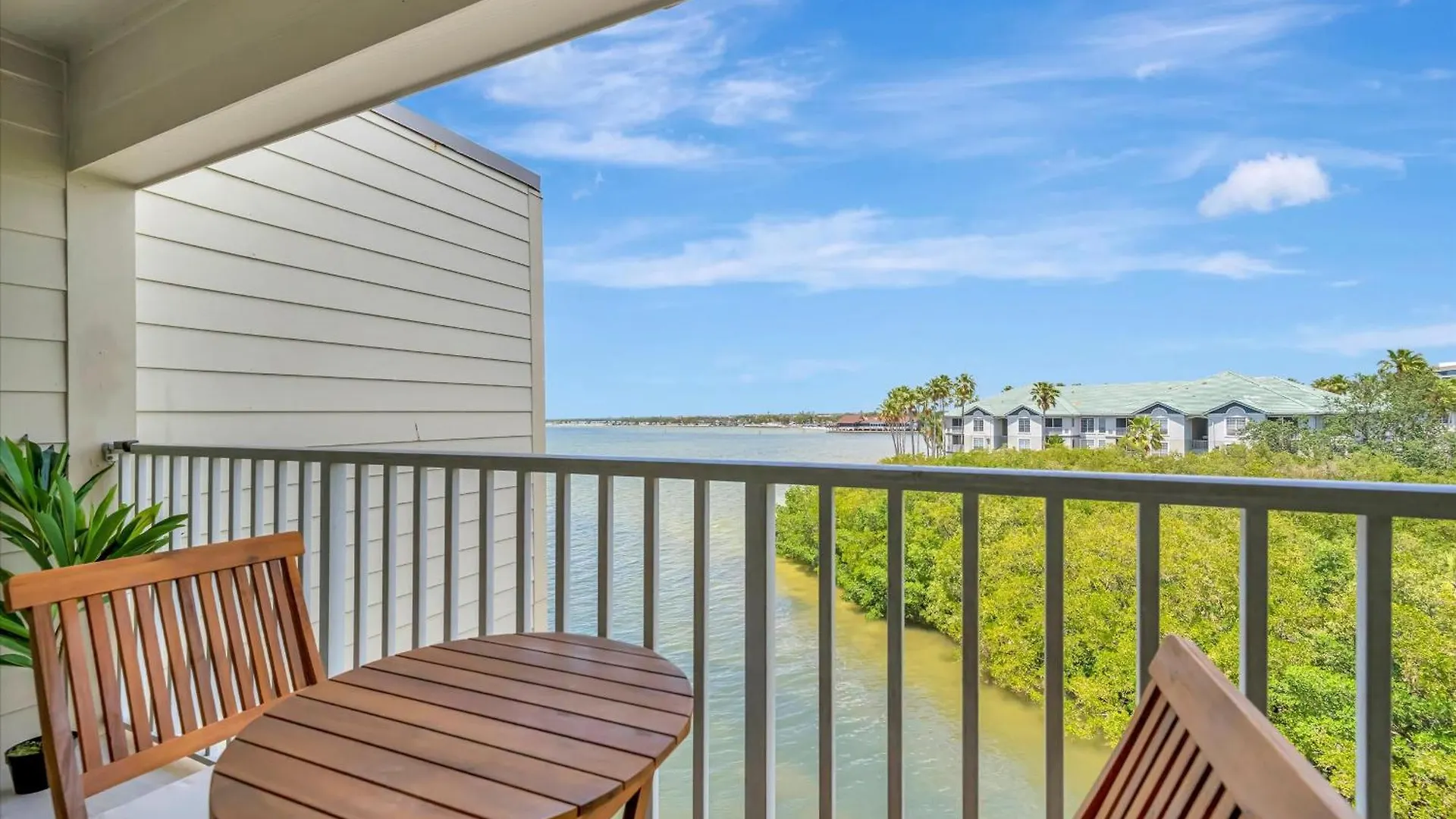 Hébergement de vacances Sunset On The Bay Designer Condo With Private Balcony And Hotel Heated Pool Tampa États-Unis