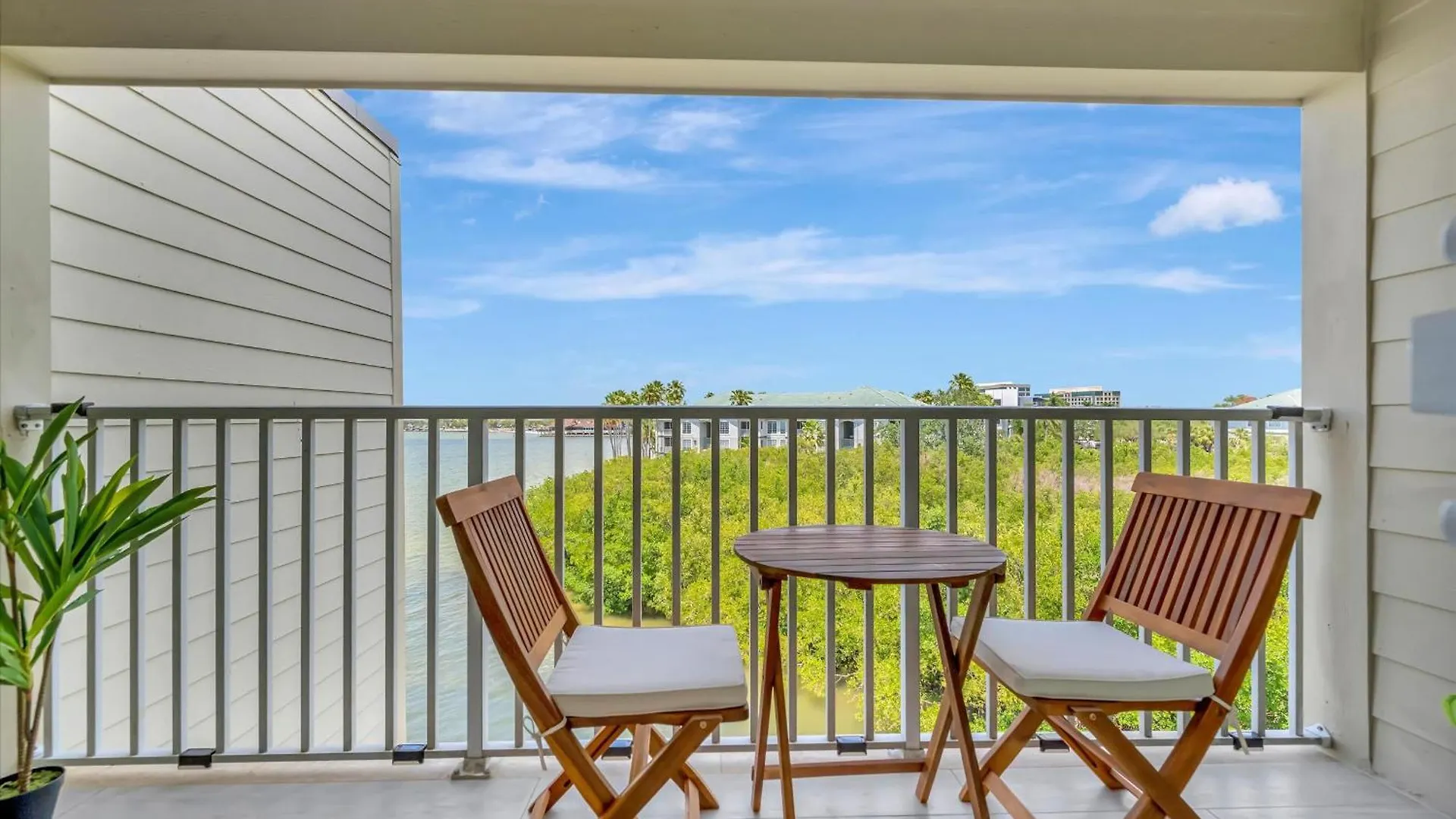 Sunset On The Bay Designer Condo With Private Balcony And Hotel Heated Pool Tampa